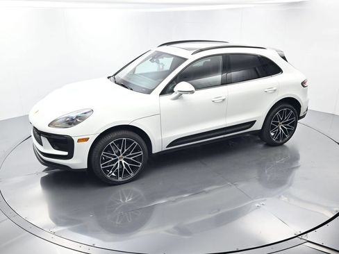 Certified 2026 Porsche Macan AWD/4WD image 34