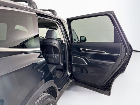 Used 2025 Kia Telluride S AWD/4WD image 33