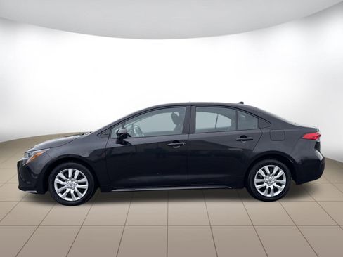 Used 2022 Toyota Corolla LE image 6