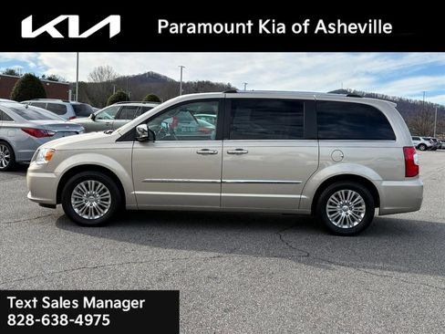 Used 2013 Chrysler Town & Country Limited w/ Luxury Group image 3