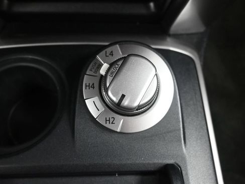 Used 2016 Toyota 4Runner SR5 AWD/4WD image 23