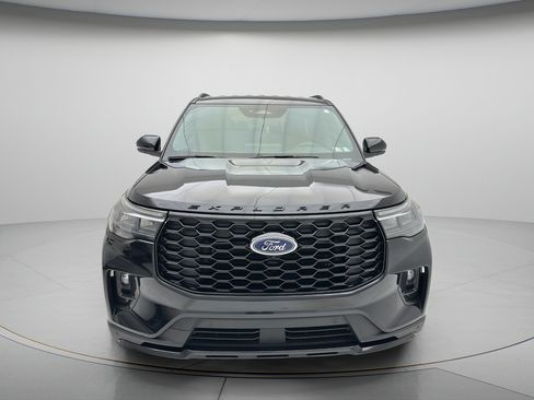 Used 2025 Ford Explorer ST-Line w/ ST-Line Street Pack AWD/4WD image 2