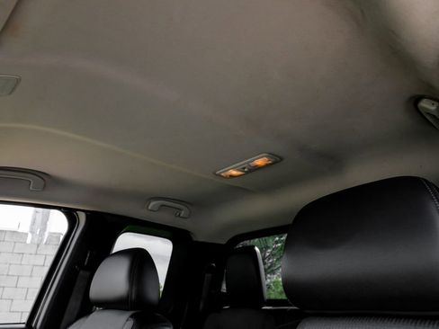 Used 2021 Nissan Titan S image 32