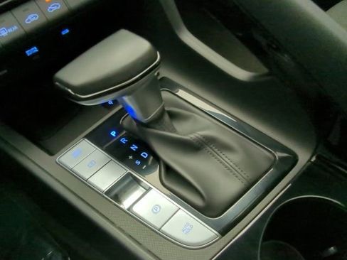 Used 2025 Hyundai Elantra SEL FWD image 21