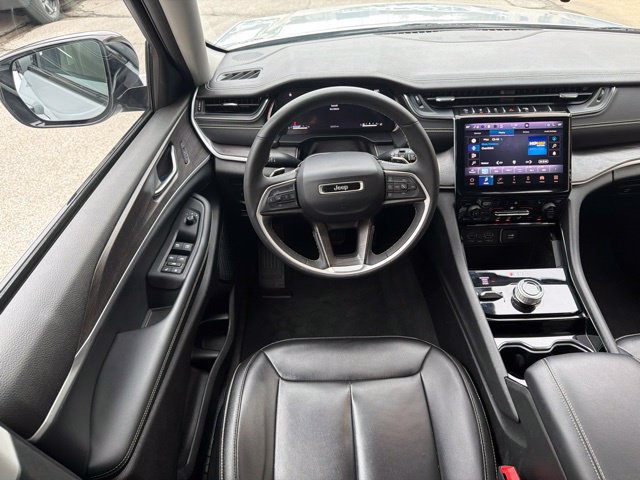Used 2023 Jeep Grand Cherokee Limited AWD/4WD image 19