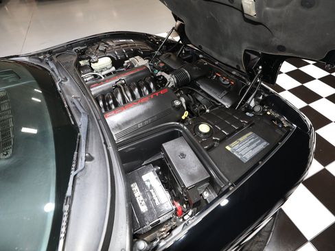 Used 2001 Chevrolet Corvette Convertible w/ Preferred Equipment Group2 RWD image 70