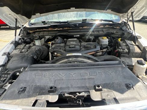Used 2018 RAM 2500 SLT AWD/4WD image 15