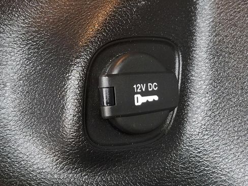 Used 2019 Jeep Cherokee Limited FWD image 12