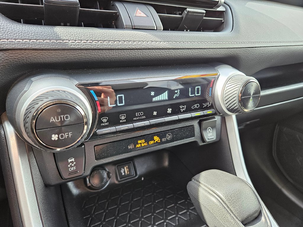 Used 2024 Toyota RAV4 XLE FWD image 27