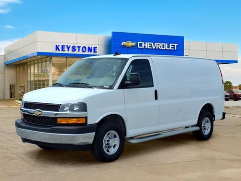 Used 2024 Chevrolet Express 2500 w/ Driver Convenience Package RWD image 3
