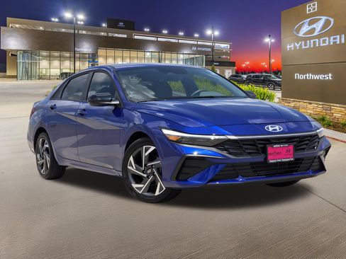 Certified 2025 Hyundai Elantra Sport FWD image 3
