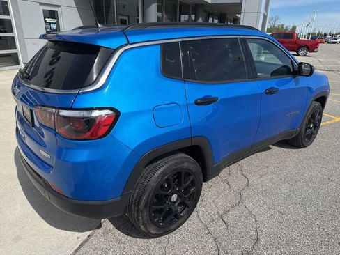 Used 2024 Jeep Compass Latitude AWD/4WD image 5