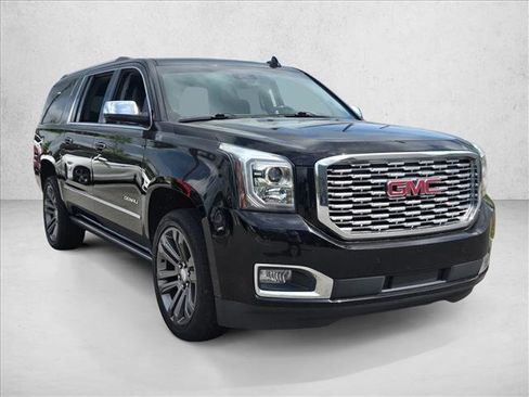Used 2020 GMC Yukon XL Denali w/ Denali Ultimate Package image 3