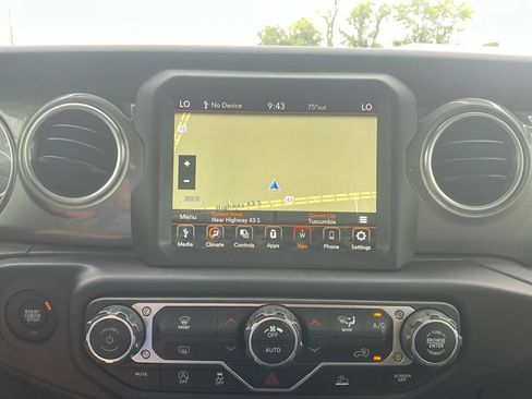 Used 2023 Jeep Gladiator Overland w/ Trailer Tow Package AWD/4WD image 26