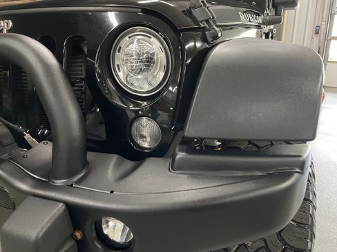 Used 2018 Jeep Wrangler Unlimited Rubicon w/ Cold Weather Group AWD/4WD image 11