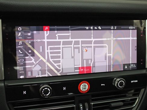 Used 2025 Porsche Macan image 26