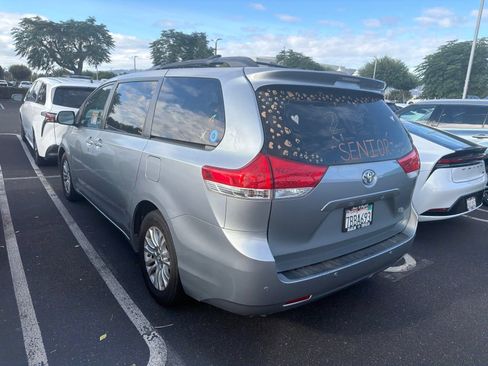 Used 2013 Toyota Sienna XLE FWD image 3