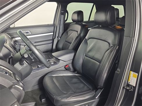 Used 2017 Ford Explorer XLT w/ Equipment Group 202A image 17