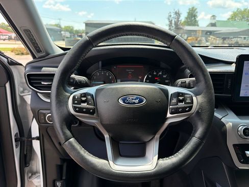 Used 2023 Ford Explorer XLT w/ Equipment Group 202A AWD/4WD image 10