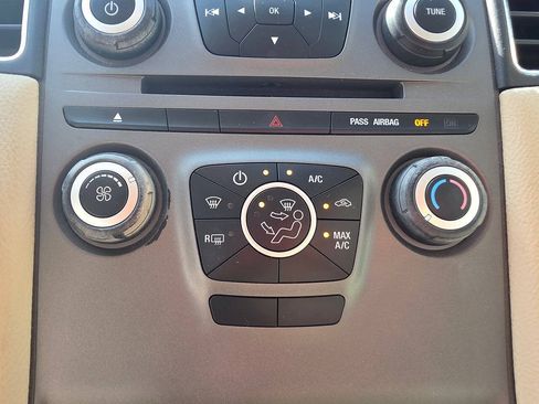 Used 2013 Ford Taurus SE FWD image 37