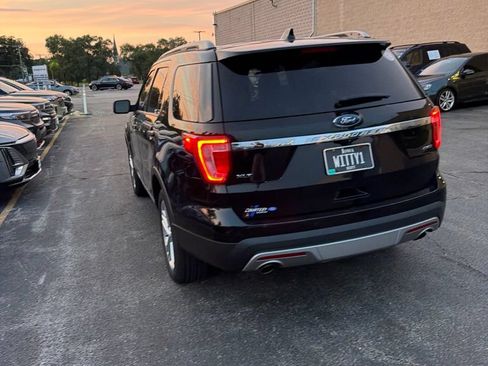 Used 2017 Ford Explorer XLT w/ Equipment Group 202A AWD/4WD image 7