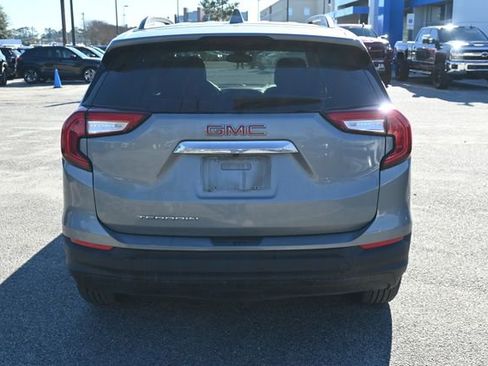 Used 2023 GMC Terrain SLE w/ Driver Convenience Package image 4