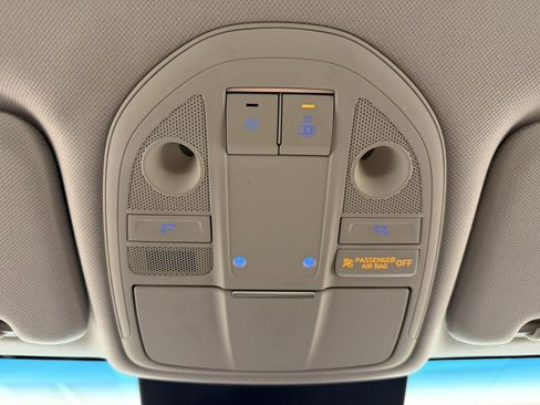 Used 2022 Genesis G70 2.0T image 28