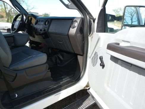 Used 2011 Ford F350 XL w/ Camper Pkg image 25