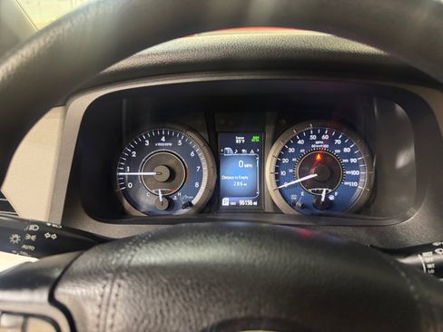 Used 2019 Toyota Sienna LE w/ LE Preferred Package image 10