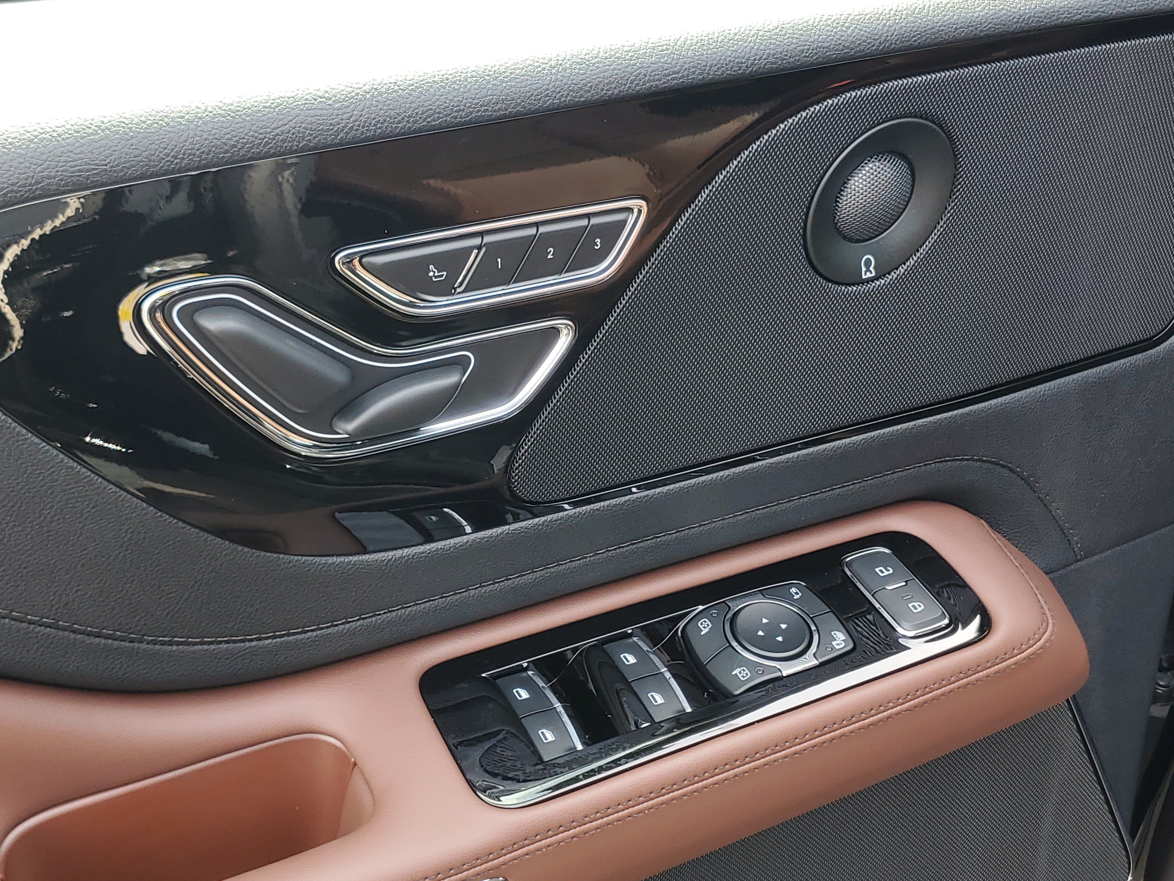 New 2027 Lincoln Aviator Reserve w/ Jet Appearance Package AWD/4WD image 9