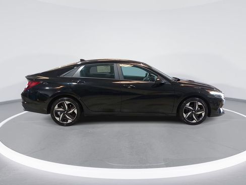 Used 2023 Hyundai Elantra SEL w/ Convenience Package FWD image 4