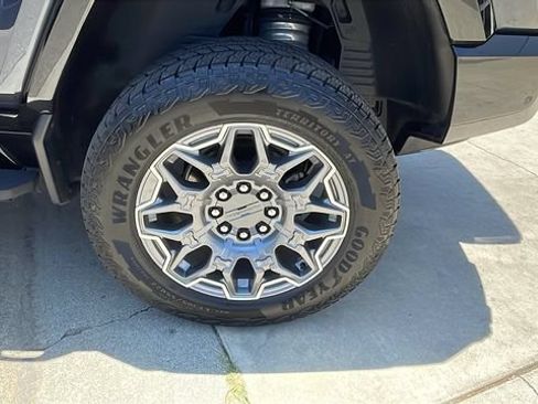Used 2025 GMC Hummer EV 3X AWD/4WD image 35