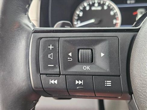 Used 2024 Nissan Pathfinder SL w/ SL Premium Package FWD image 10