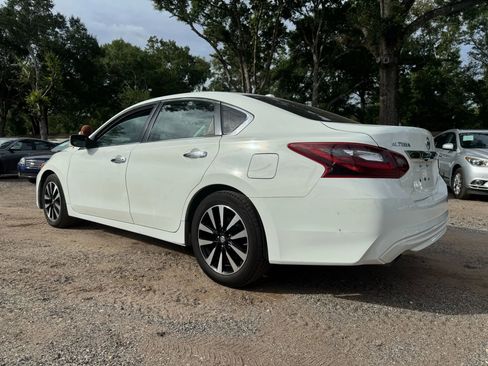 Used 2018 Nissan Altima 2.5 SV image 3
