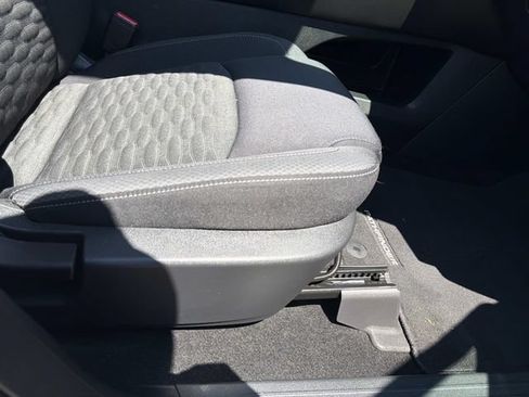 Used 2022 Nissan Pathfinder SV w/ SV Premium Package FWD image 16
