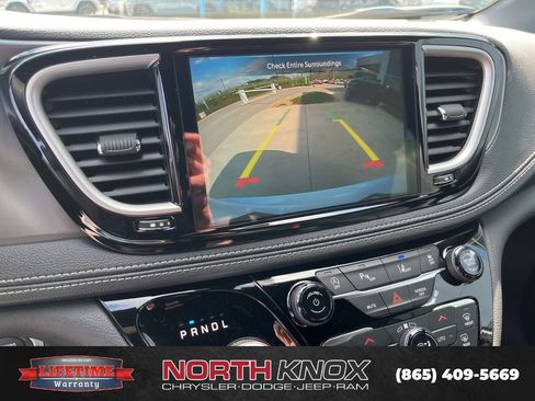 New 2026 Chrysler Pacifica Select image 9