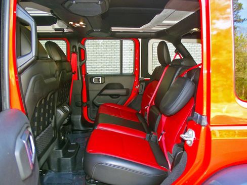 Used 2023 Jeep Wrangler Unlimited Rubicon 4xe image 16