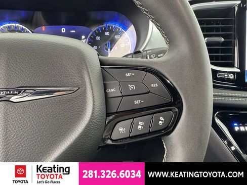 Used 2025 Chrysler Pacifica Limited FWD image 28