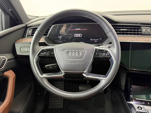 Used 2022 Audi e-tron Premium Plus w/ Premium Plus Package image 19