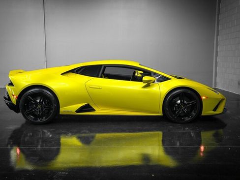 Used 2020 Lamborghini Huracan EVO image 4