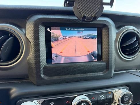 Used 2021 Jeep Gladiator Sport AWD/4WD image 19