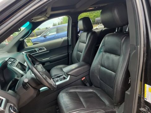 Used 2015 Ford Explorer XLT w/ Equipment Group 202B AWD/4WD image 17