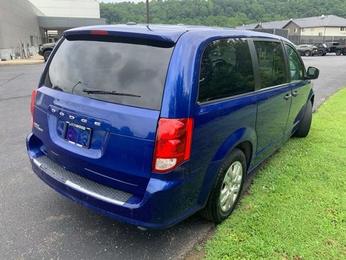 Used 2019 Dodge Grand Caravan SE w/ UConnect Hands-Free Group FWD image 12