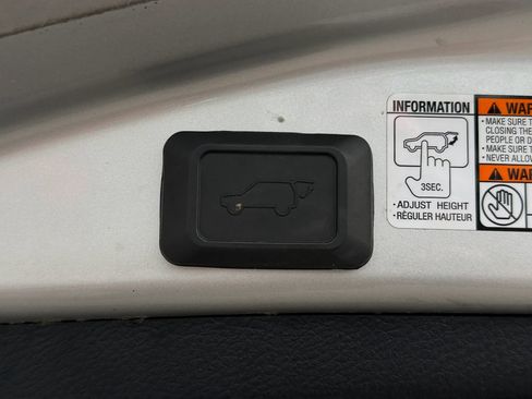 Used 2013 Toyota RAV4 Limited AWD/4WD image 13