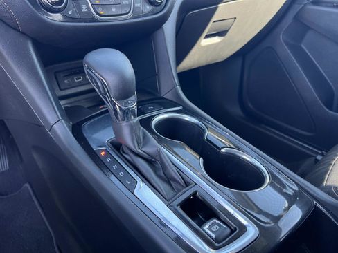 Used 2022 Chevrolet Equinox Premier image 17