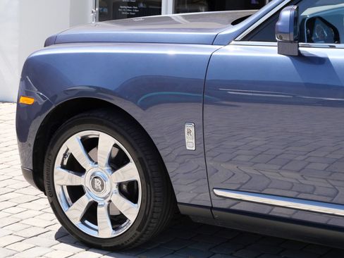 Used 2023 Rolls-Royce Cullinan w/ Cullinan Package AWD/4WD image 13