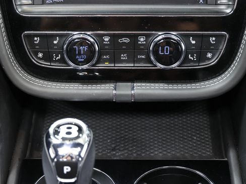 Used 2018 Bentley Bentayga Onyx Edition AWD/4WD image 42