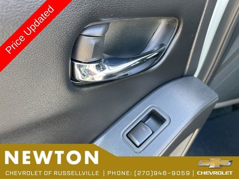 Used 2025 Nissan Frontier PRO-4X AWD/4WD image 42