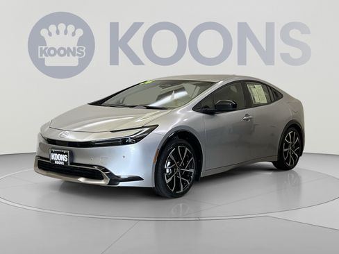 Used 2026 Toyota Prius Plug-In Hybrid FWD image 4
