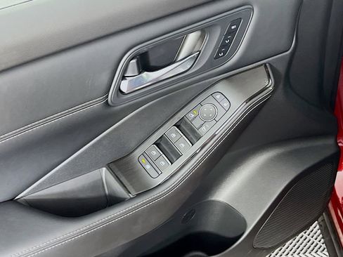 New 2025 Nissan Rogue SL w/ Tech Package image 15